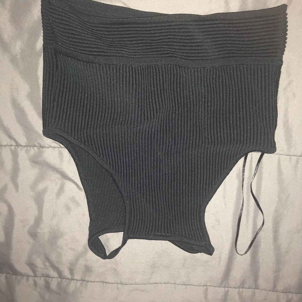 Crop top - Picture 2 of 4